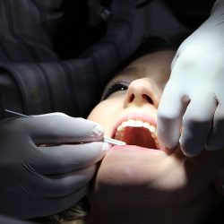 Se puede prevenir el dolor del implante dental?