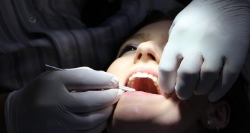 Se puede prevenir el dolor del implante dental?